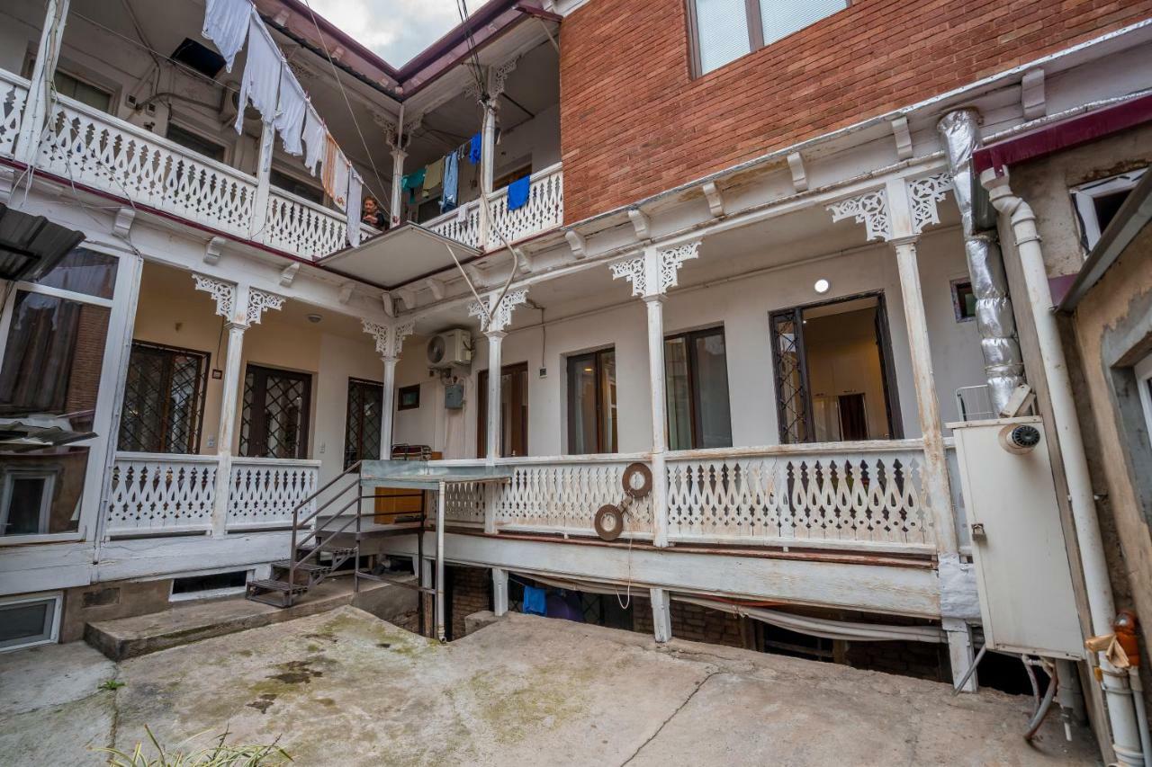 Apartments Near Metekhi Cathedral Tbilisi Exteriör bild